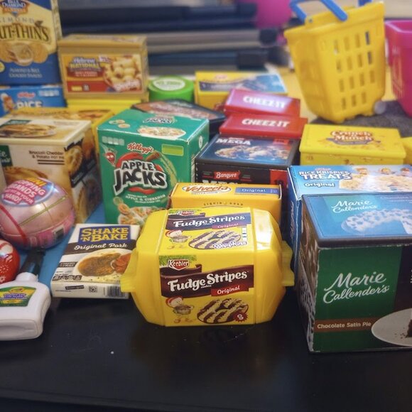 Mini Brands - Lot of 40+ Tiny Grocery Store Toys - Picture 3 of 9